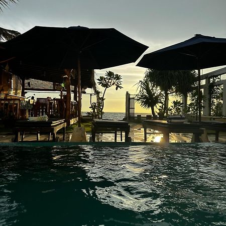 White Sand Villa - Beach Front Hikkaduwa Exterior foto