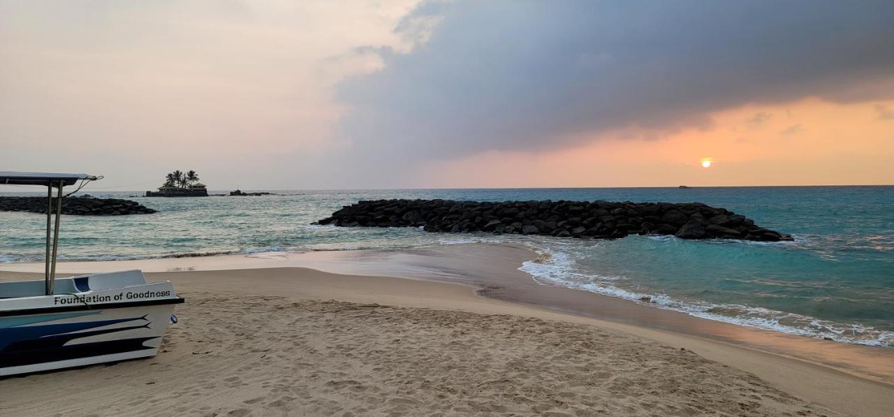 White Sand Villa - Beach Front Hikkaduwa Exterior foto