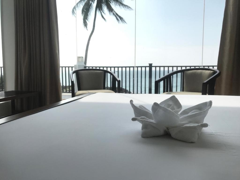 White Sand Villa - Beach Front Hikkaduwa Exterior foto