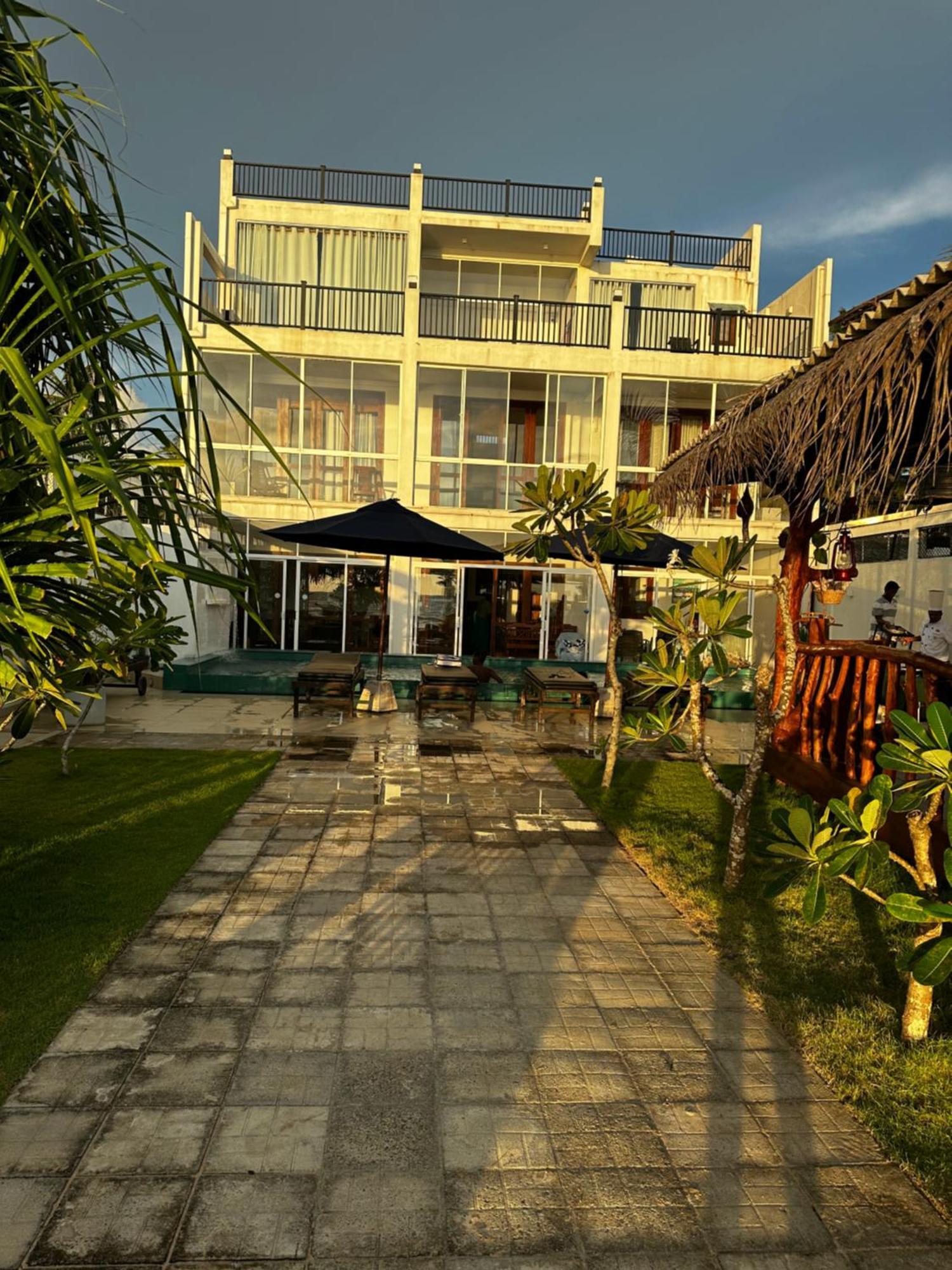 White Sand Villa - Beach Front Hikkaduwa Exterior foto