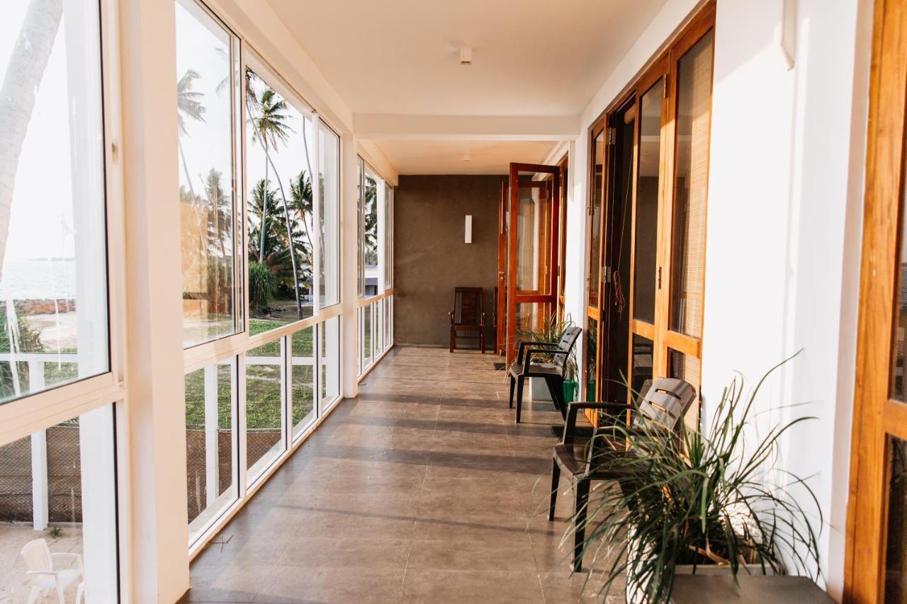 White Sand Villa - Beach Front Hikkaduwa Exterior foto
